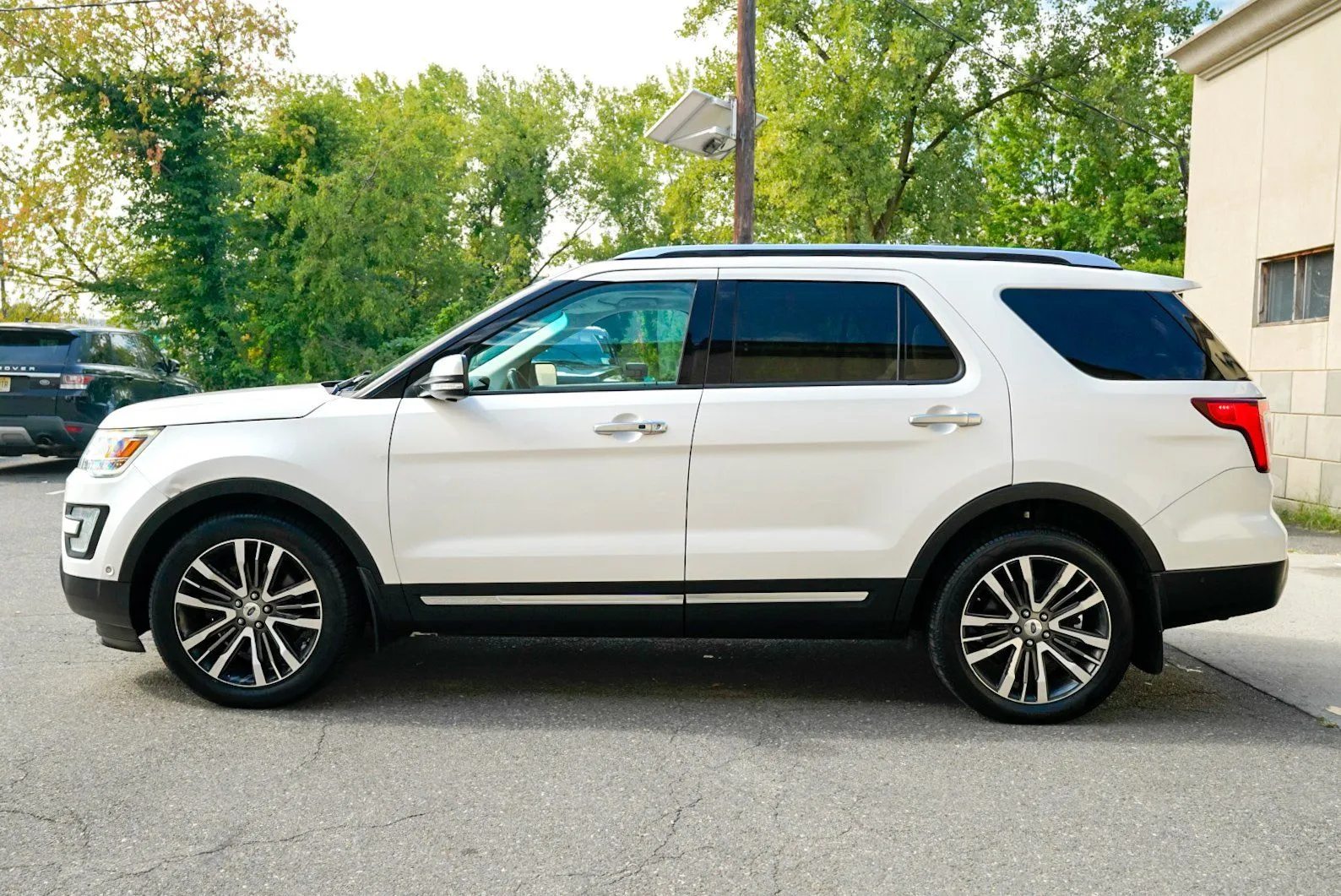 Ford Explorer photo 8