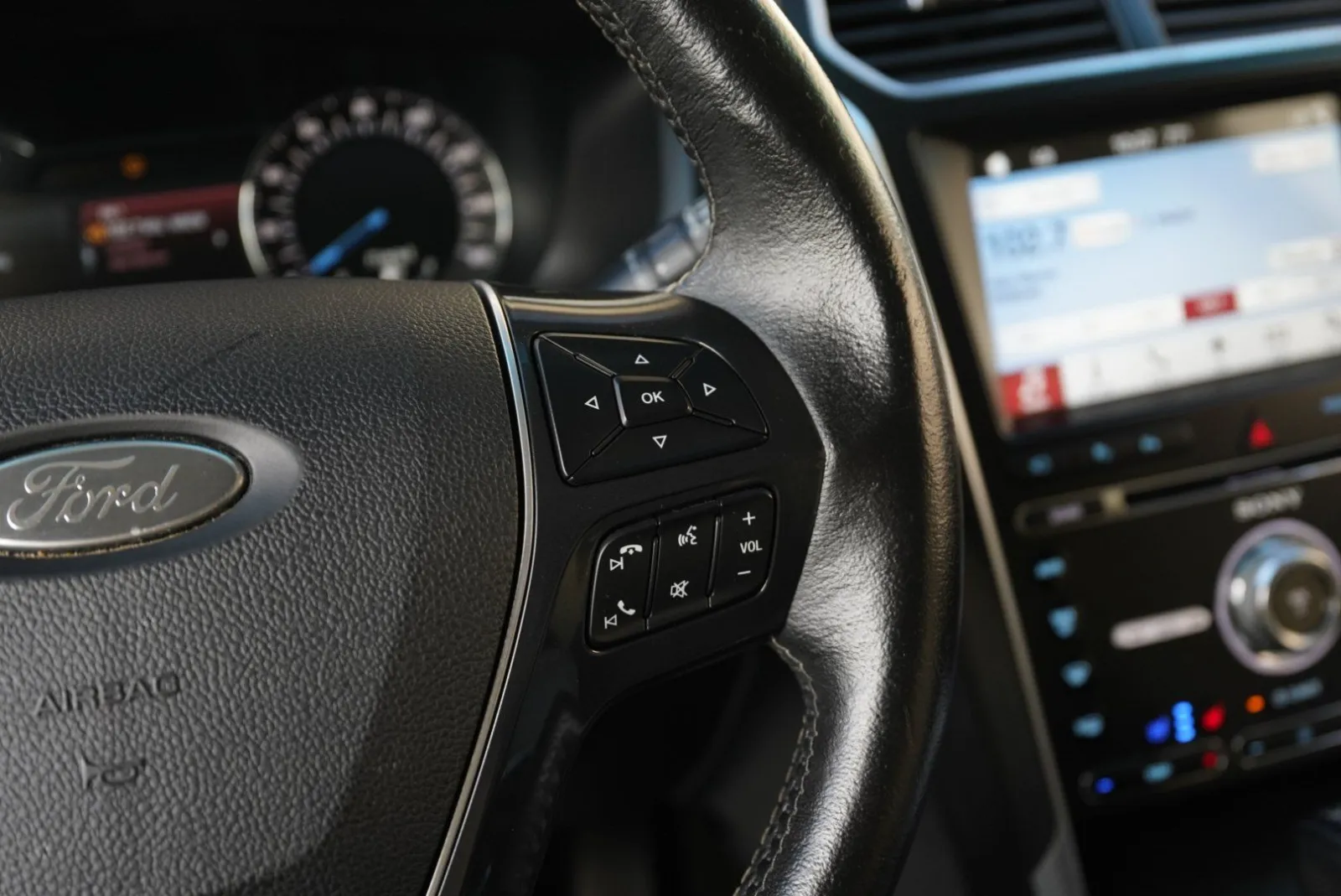 Ford Explorer photo 57