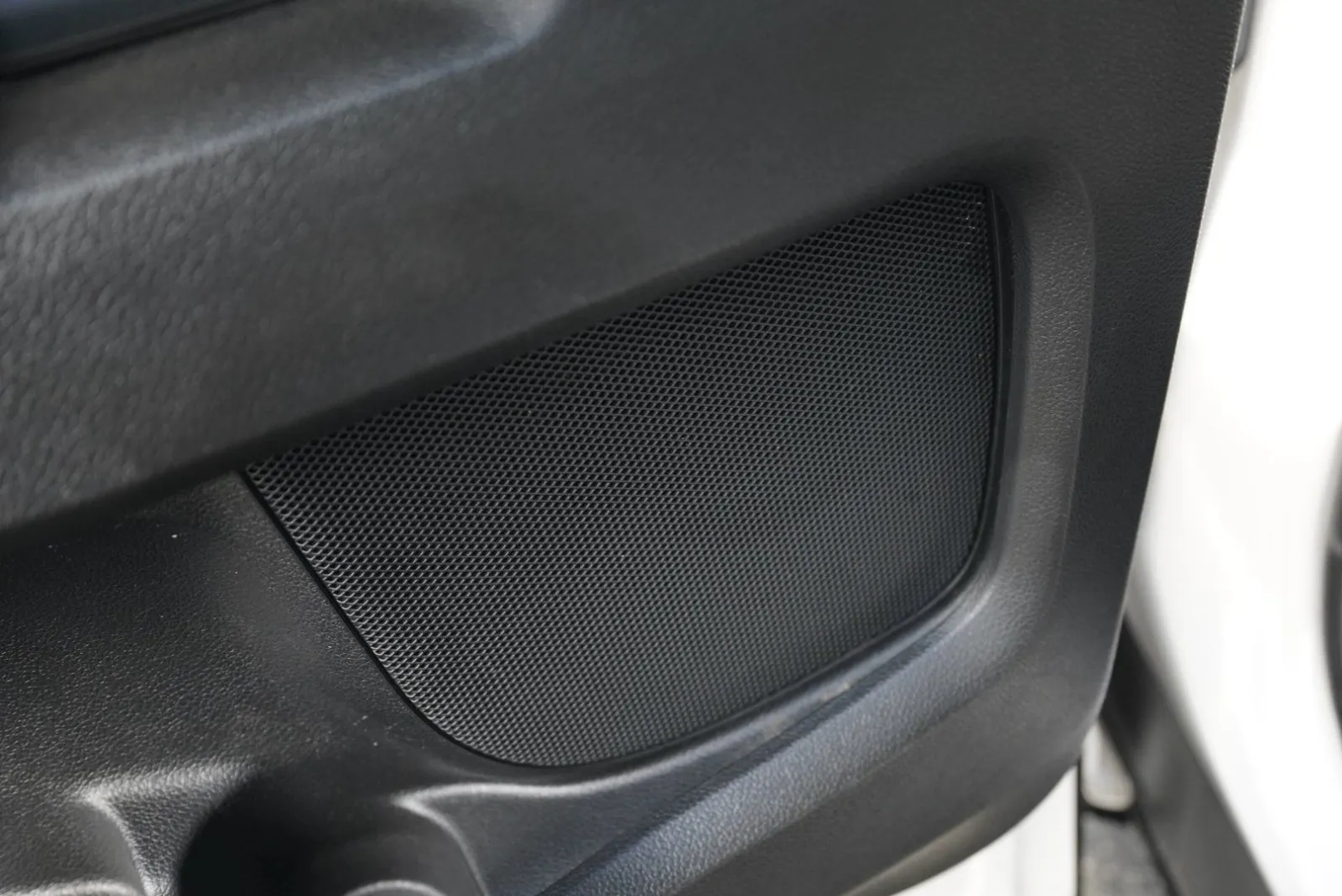 Ford Explorer photo 31