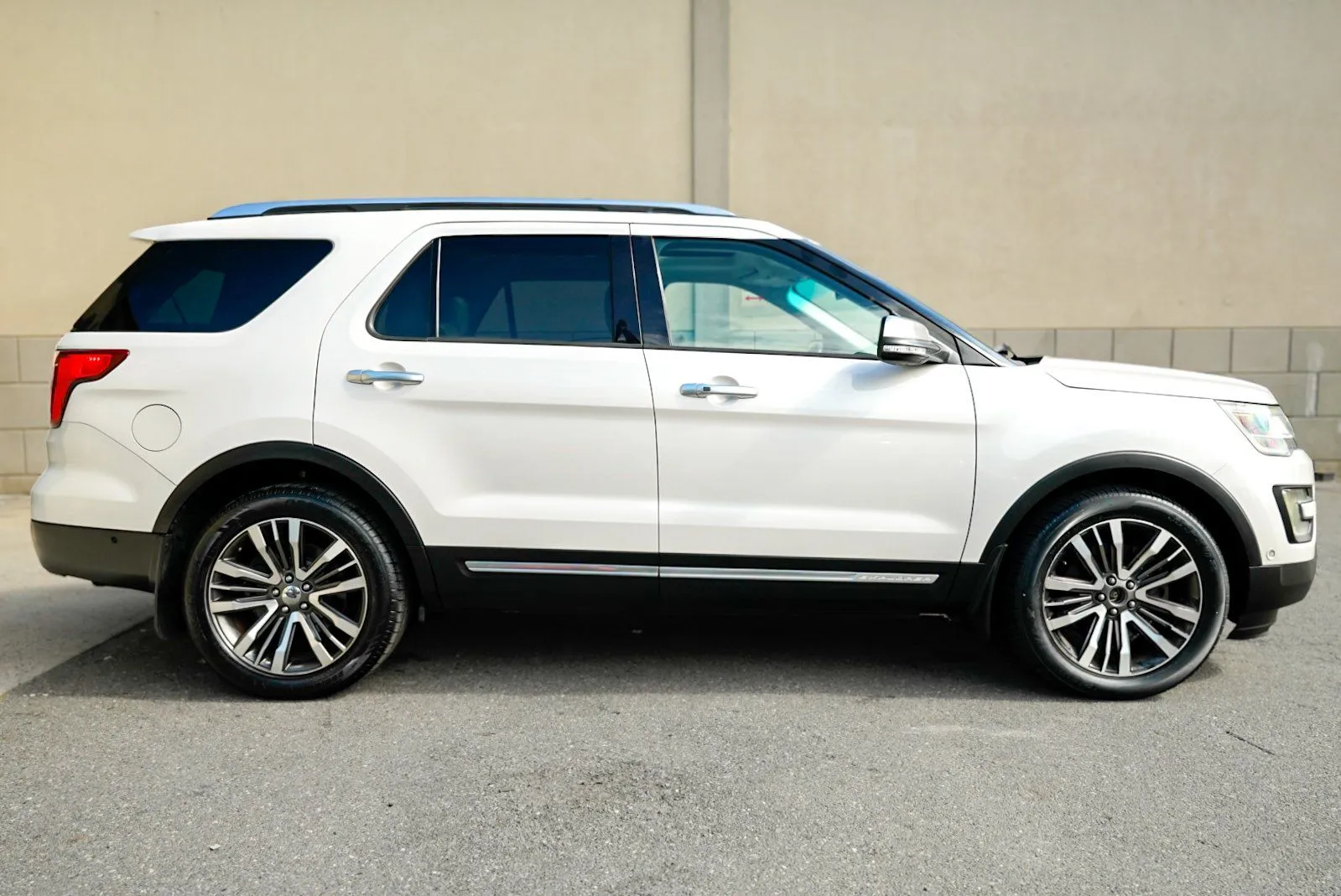 Ford Explorer photo 4