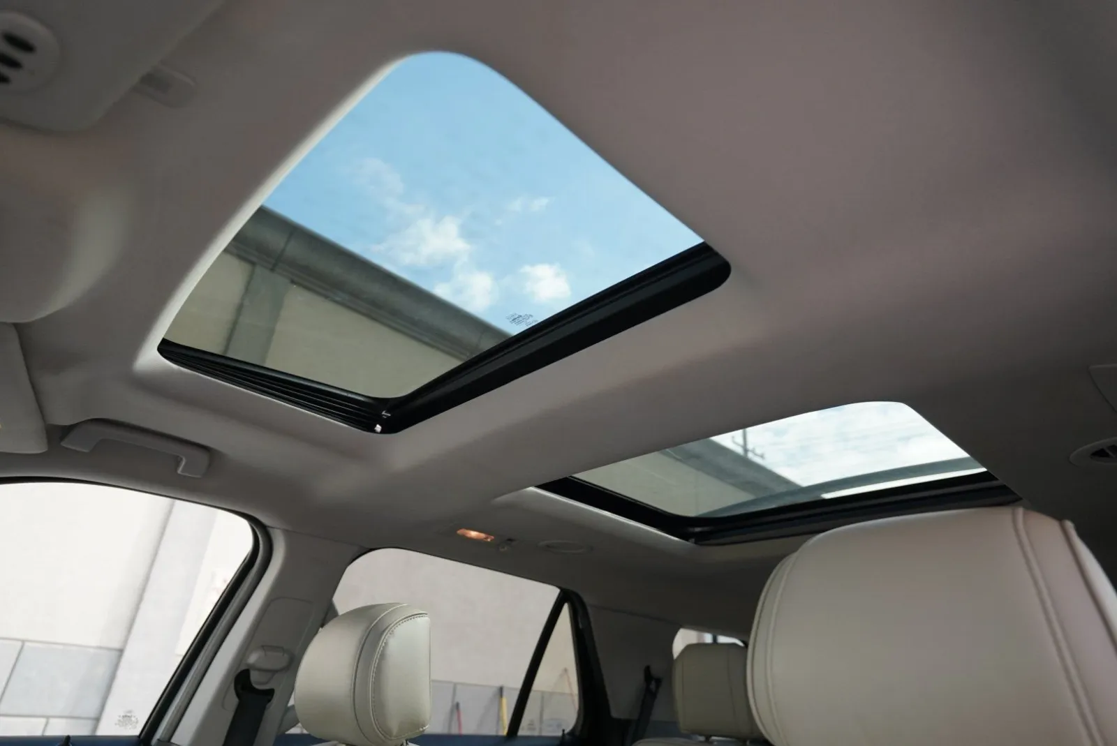 Ford Explorer photo 25