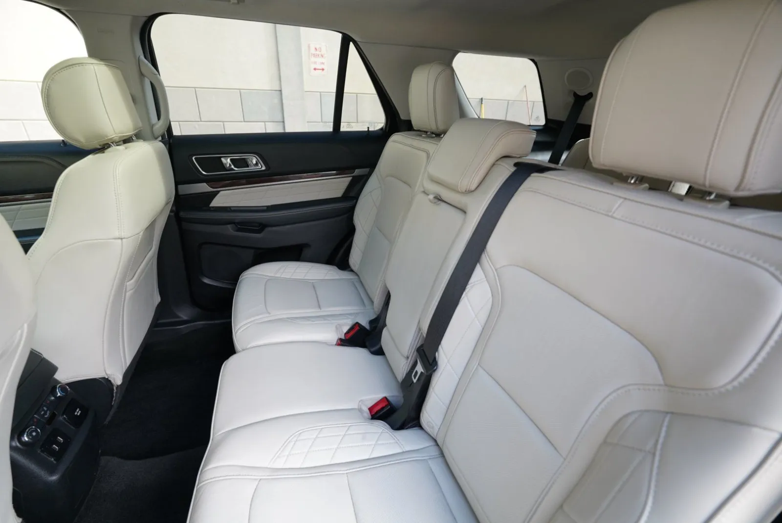 Ford Explorer photo 32
