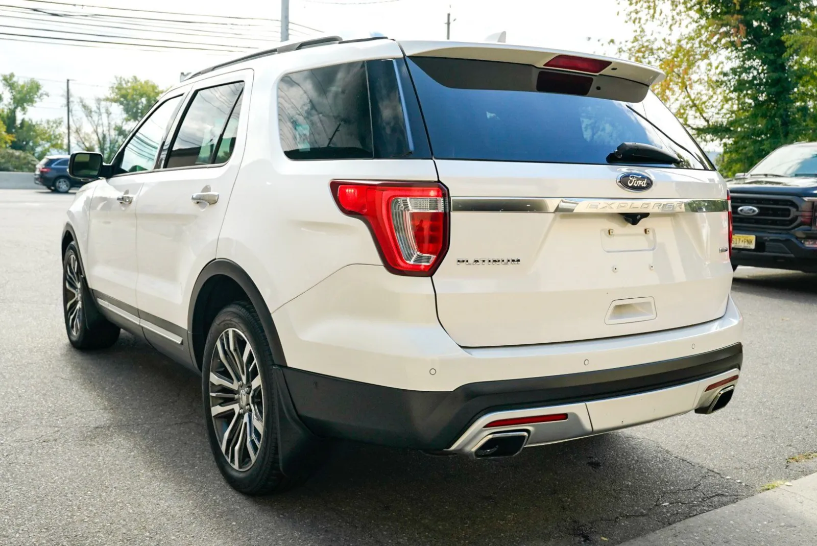 Ford Explorer photo 7