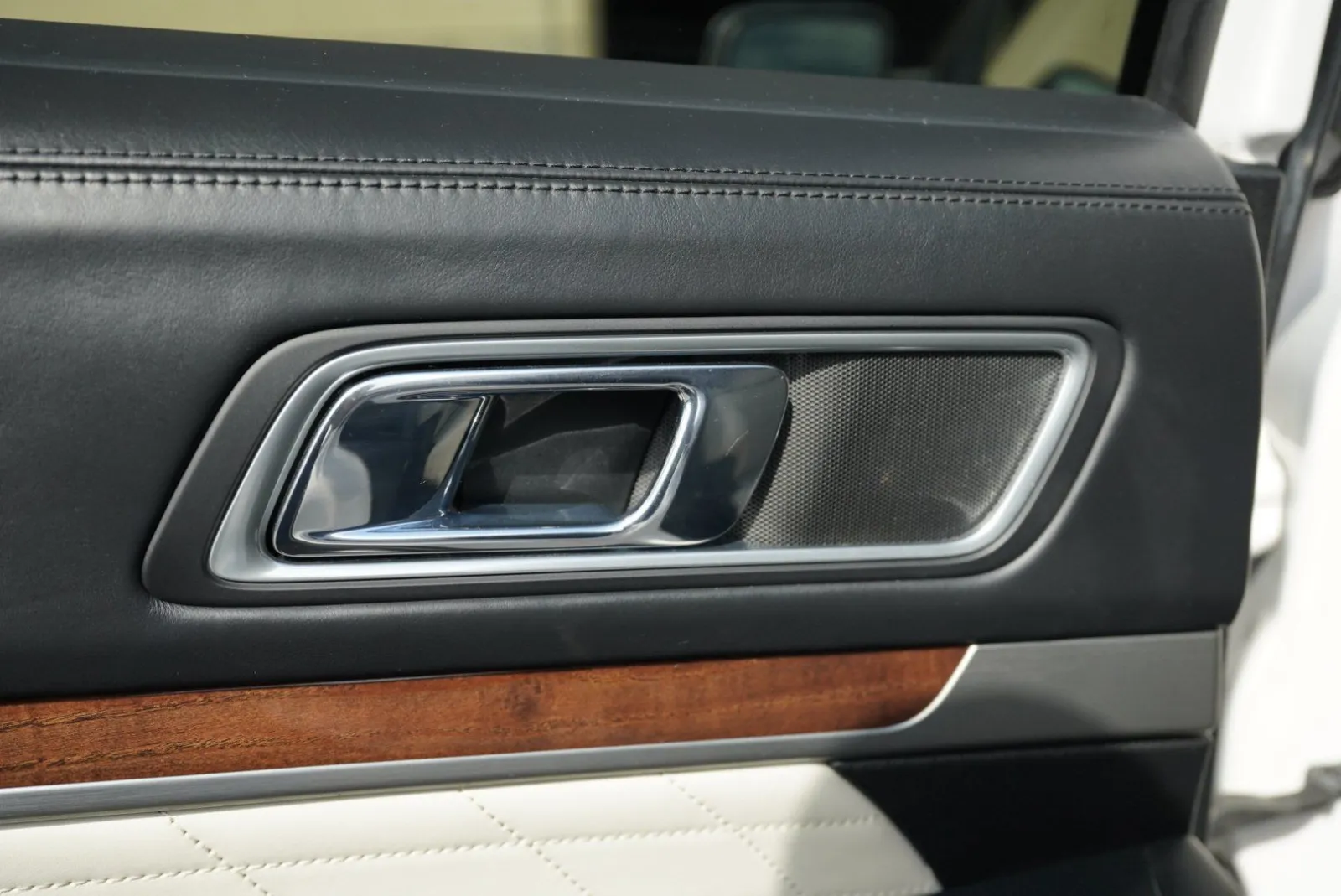 Ford Explorer photo 29