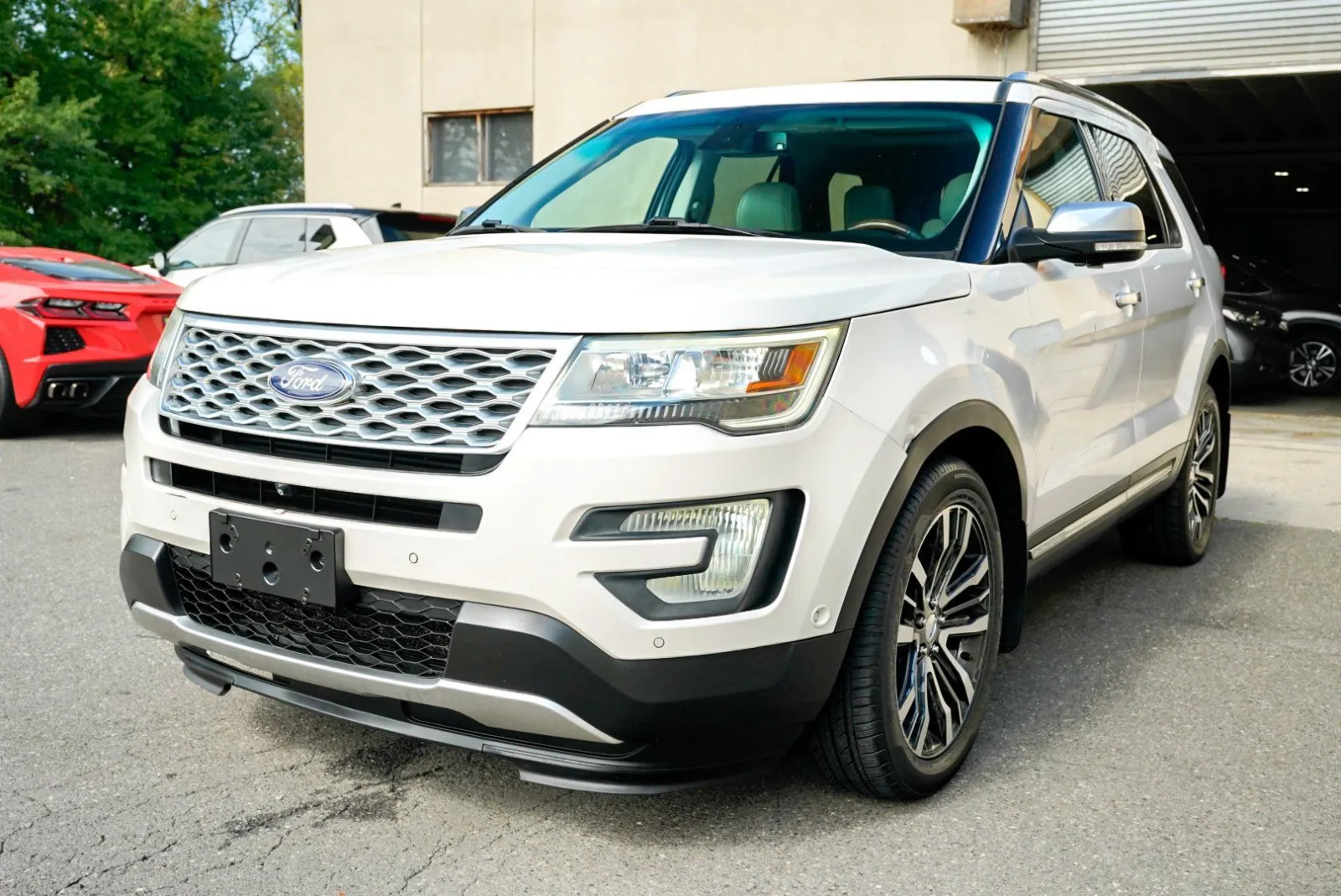Ford Explorer photo 9