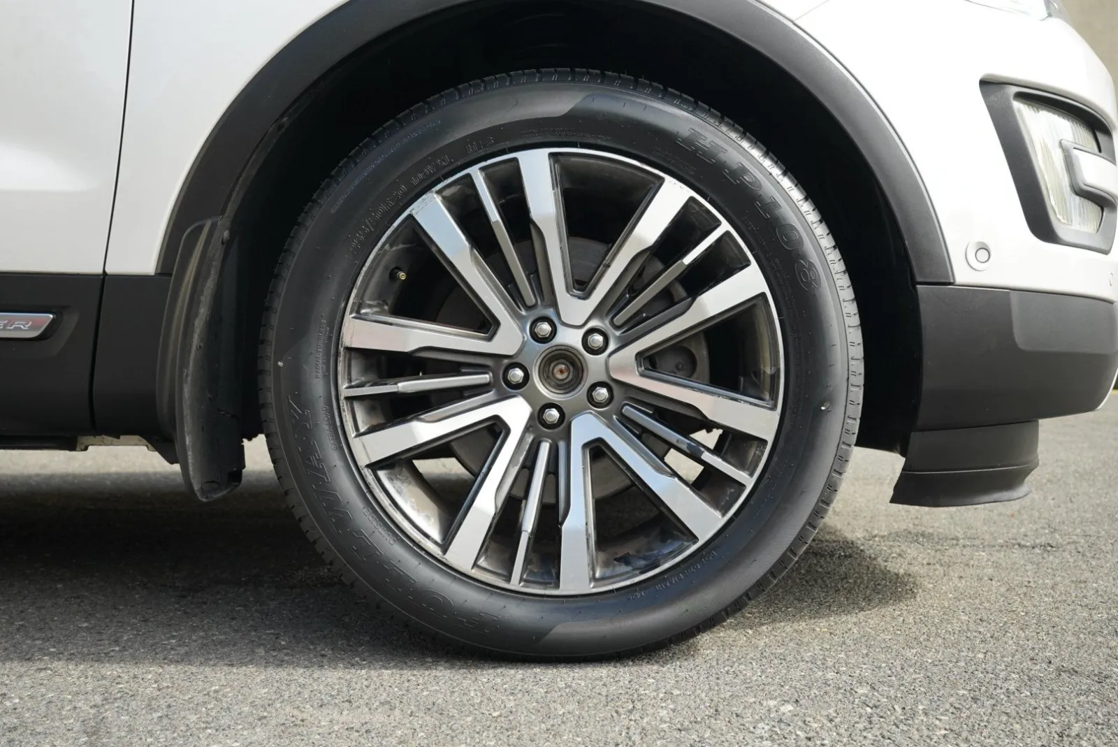 Ford Explorer photo 17