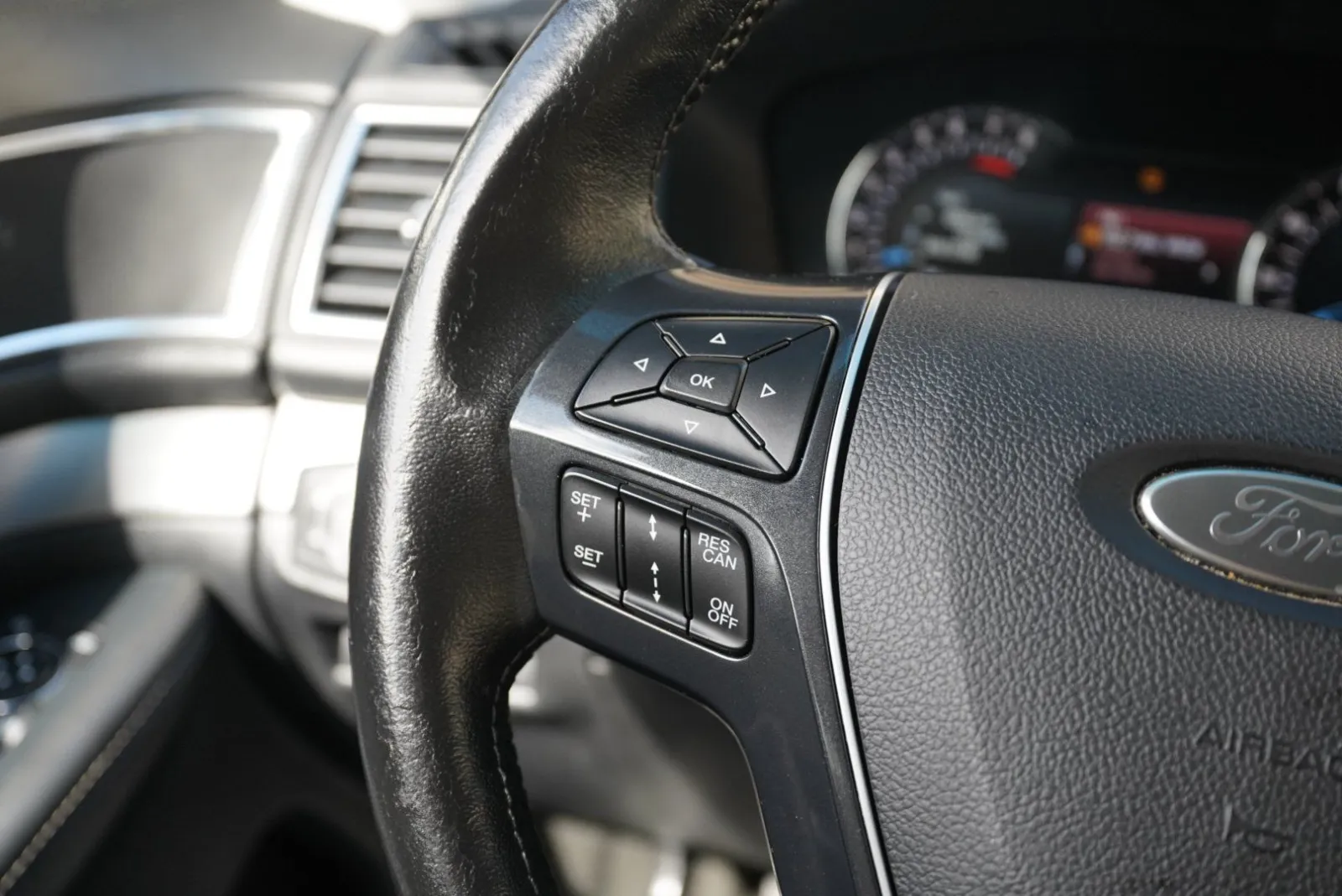 Ford Explorer photo 56