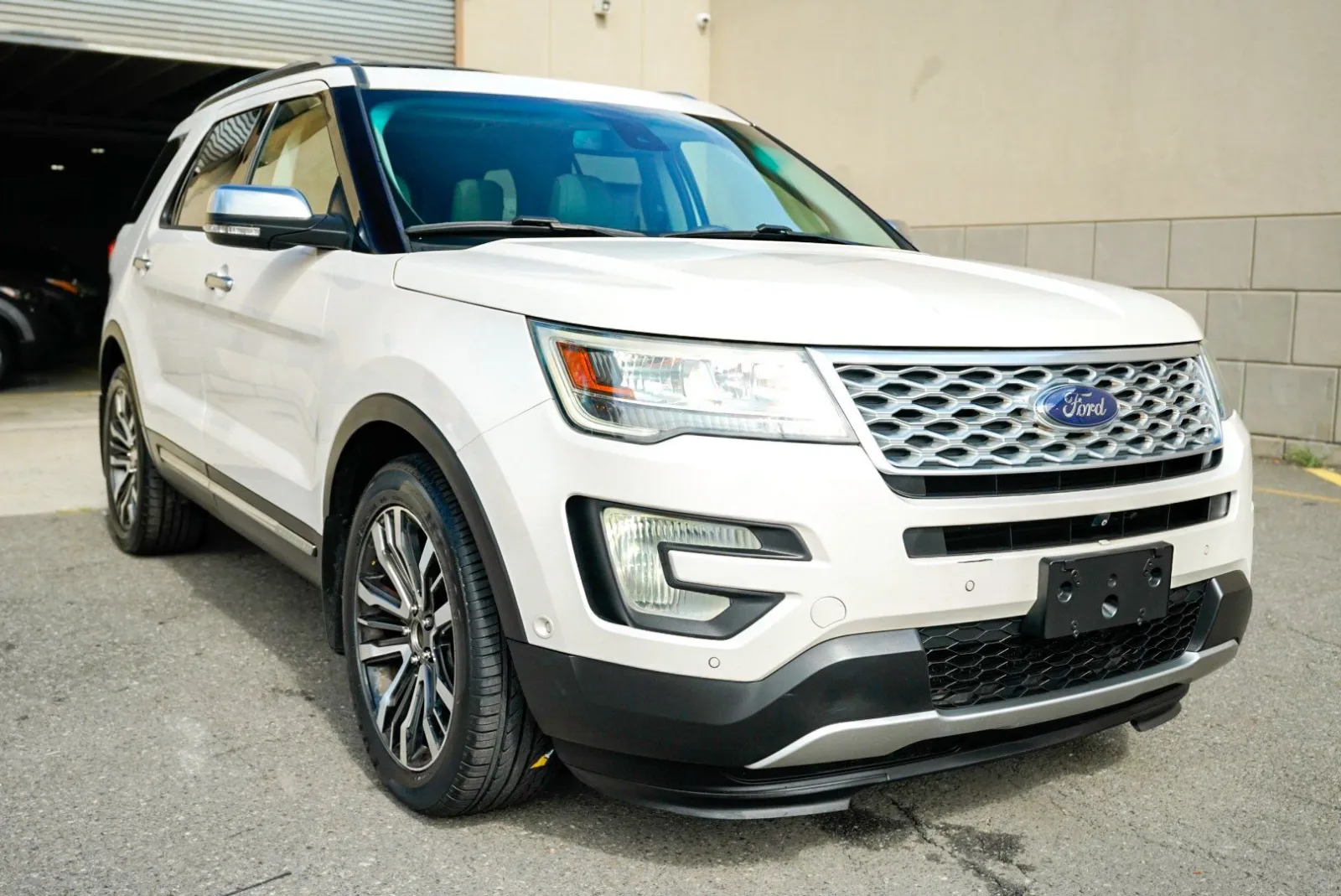 Ford Explorer photo 3