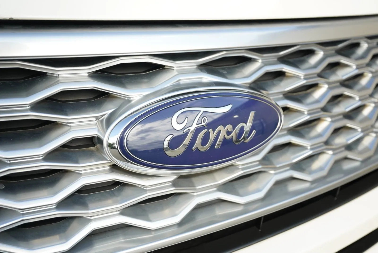 Ford Explorer photo 10