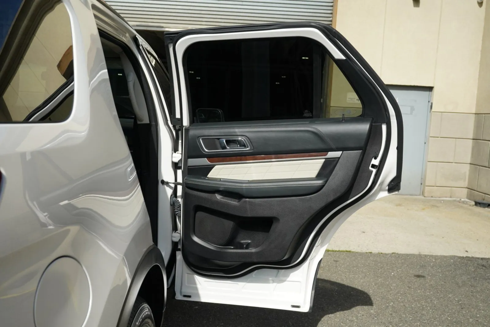 Ford Explorer photo 37