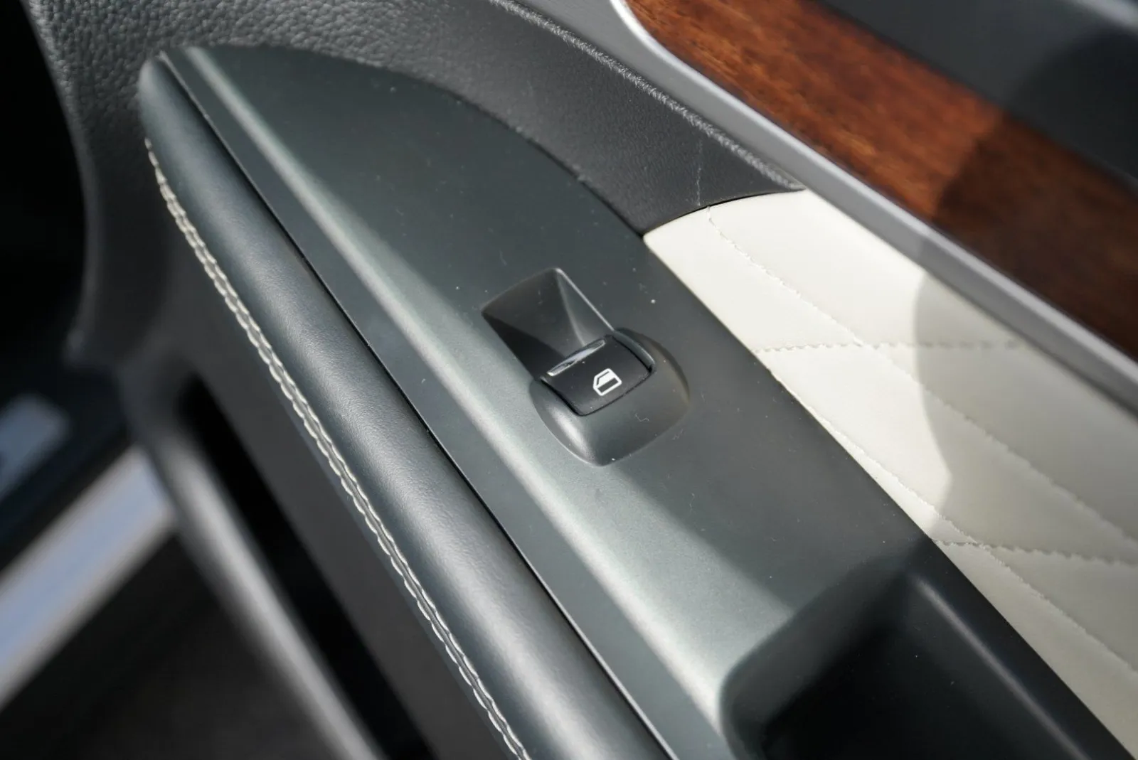 Ford Explorer photo 46