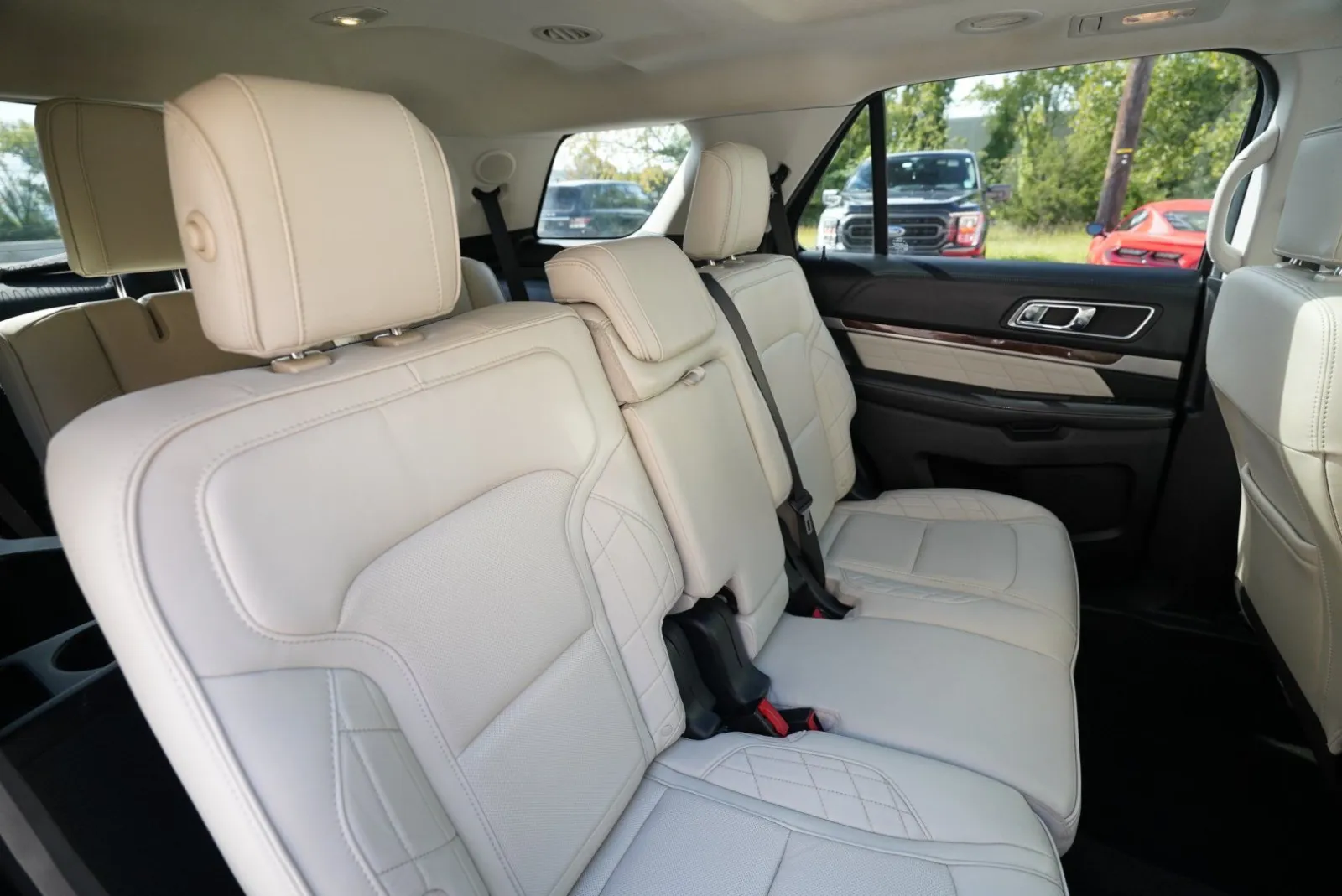 Ford Explorer photo 41