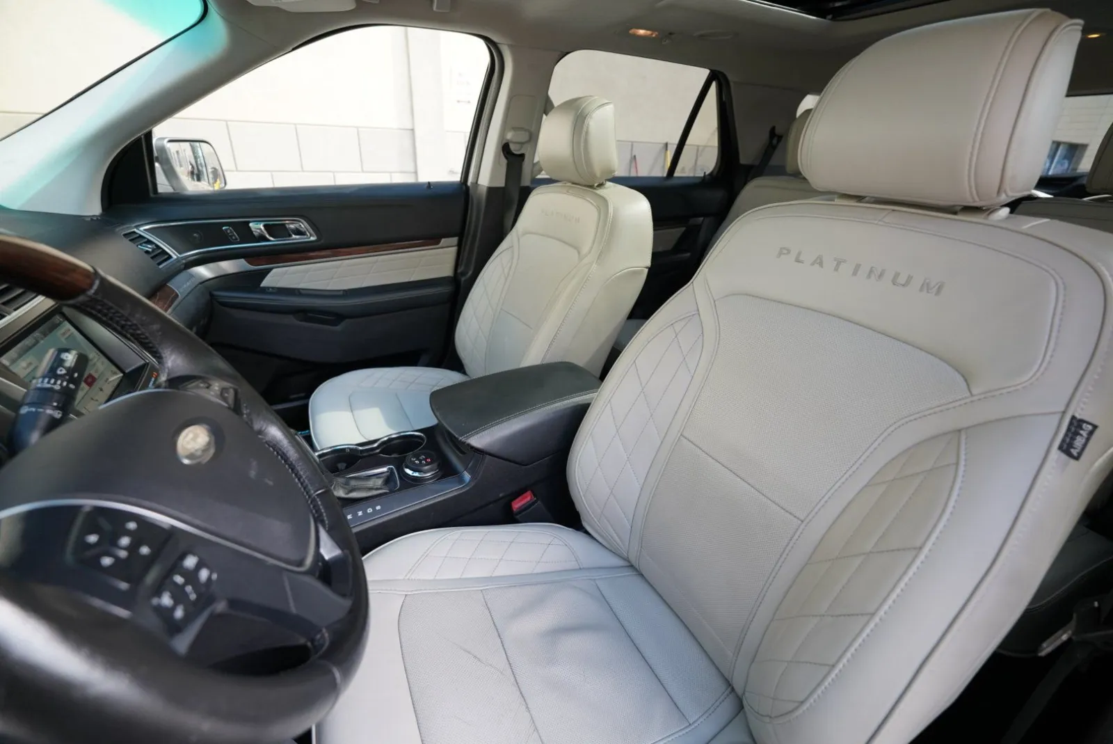 Ford Explorer photo 22