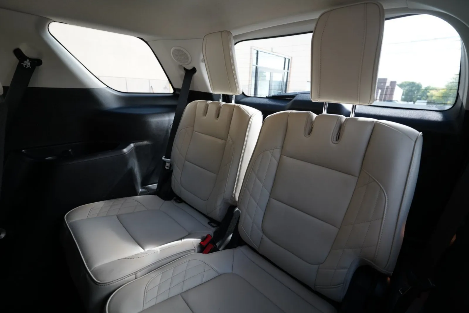 Ford Explorer photo 33