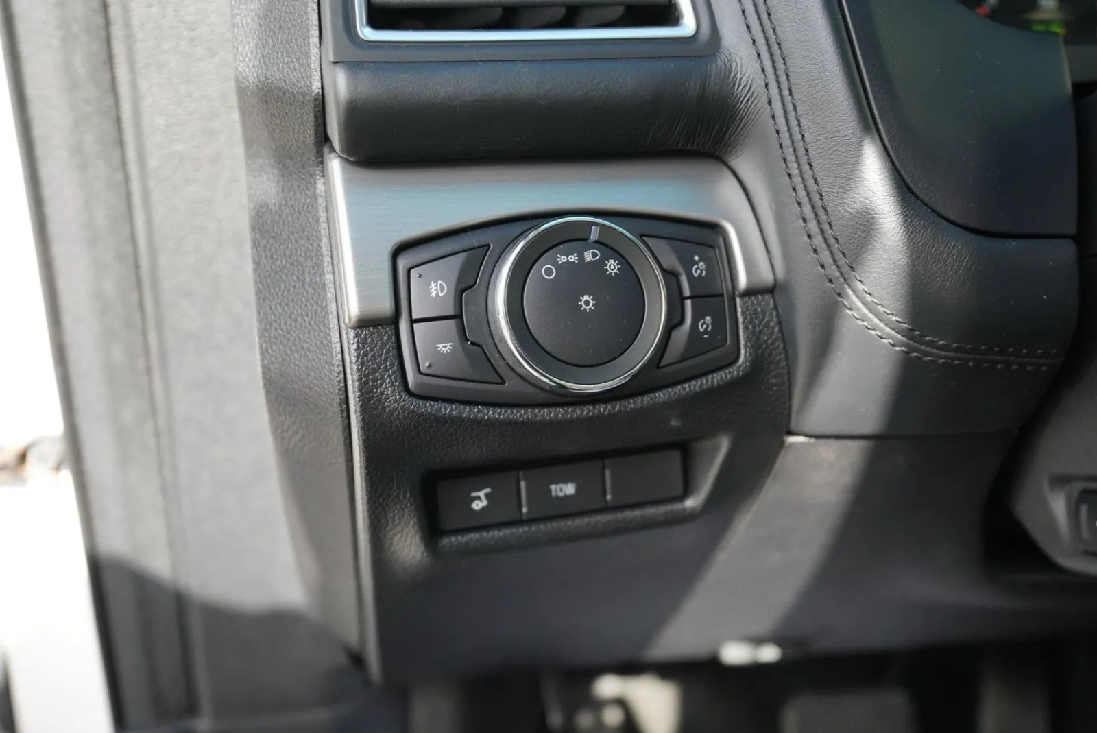 Ford Explorer photo 27