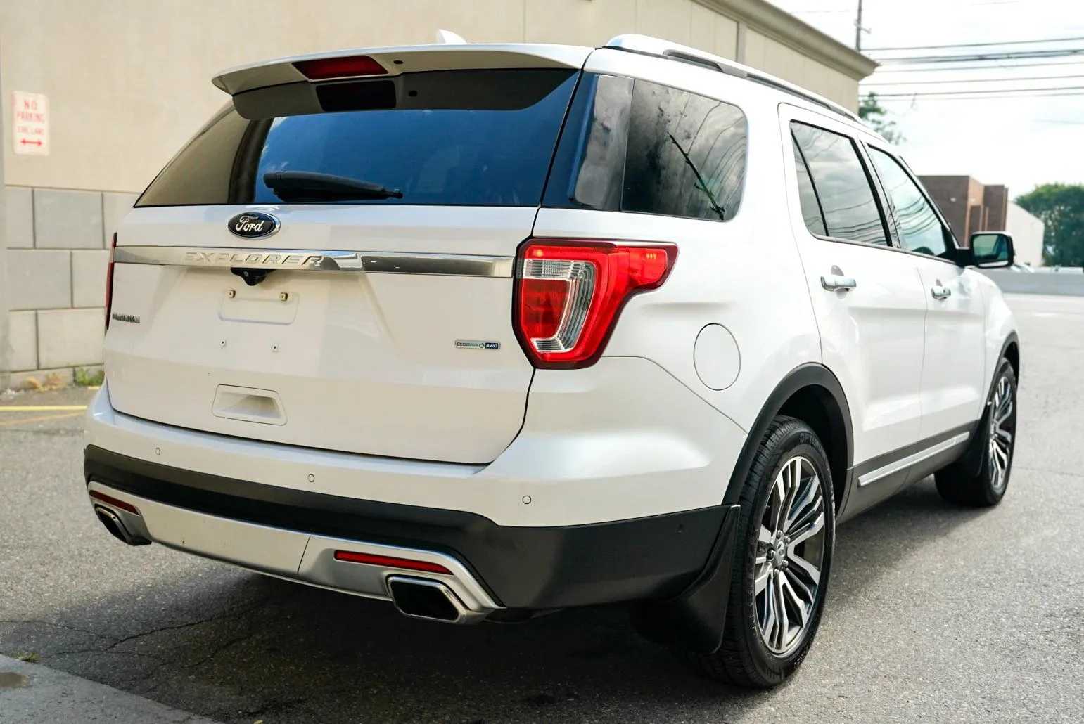 Ford Explorer photo 5
