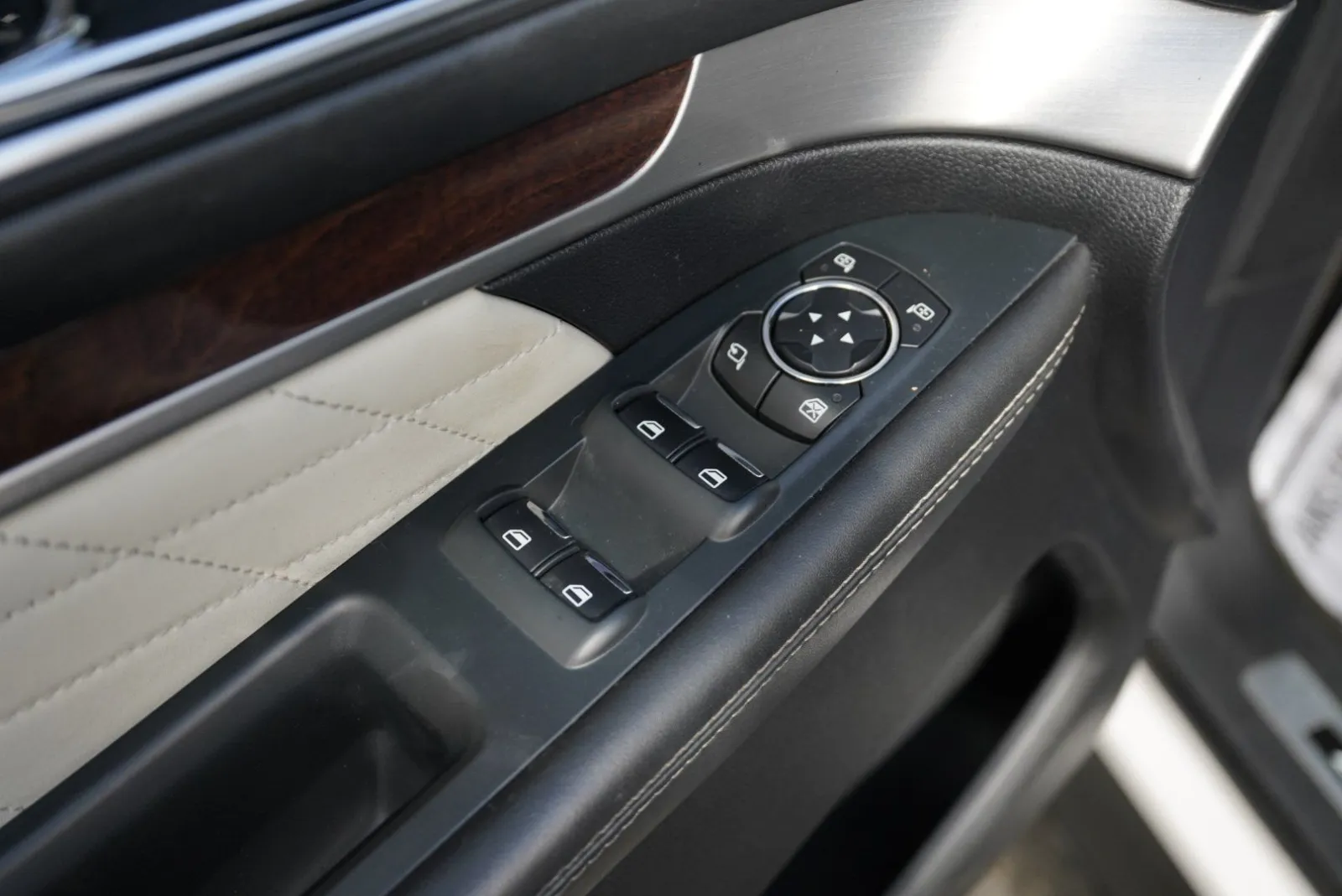 Ford Explorer photo 20