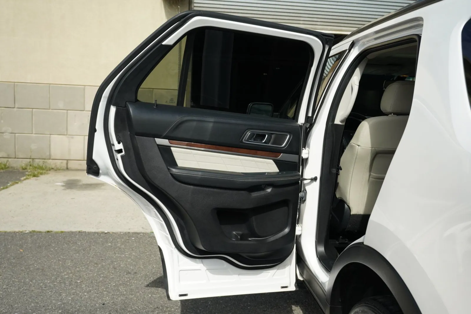 Ford Explorer photo 28