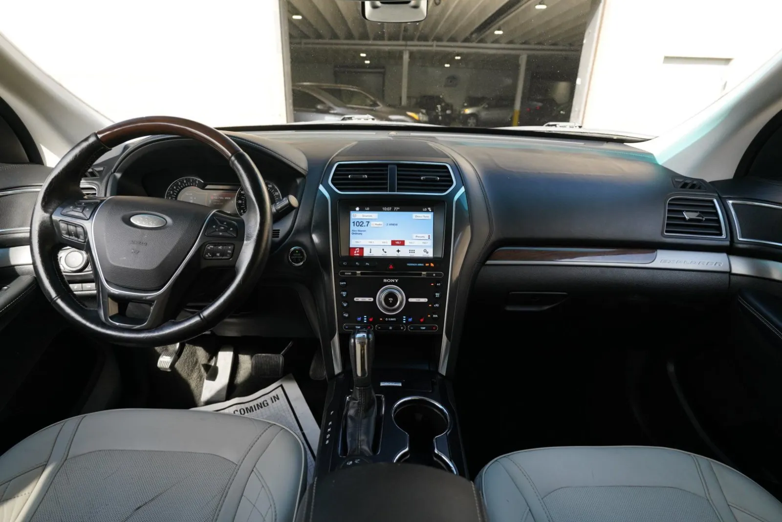 Ford Explorer photo 49