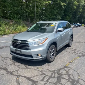 Silver 2016 Toyota Highlander XLE V6 for sale in Carlstadt, NJ