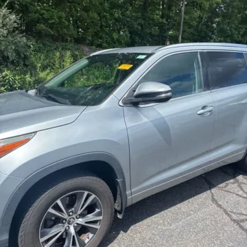 Photos of 2016 Toyota Highlander XLE V6 for sale in Carlstadt, NJ at 101 Motors