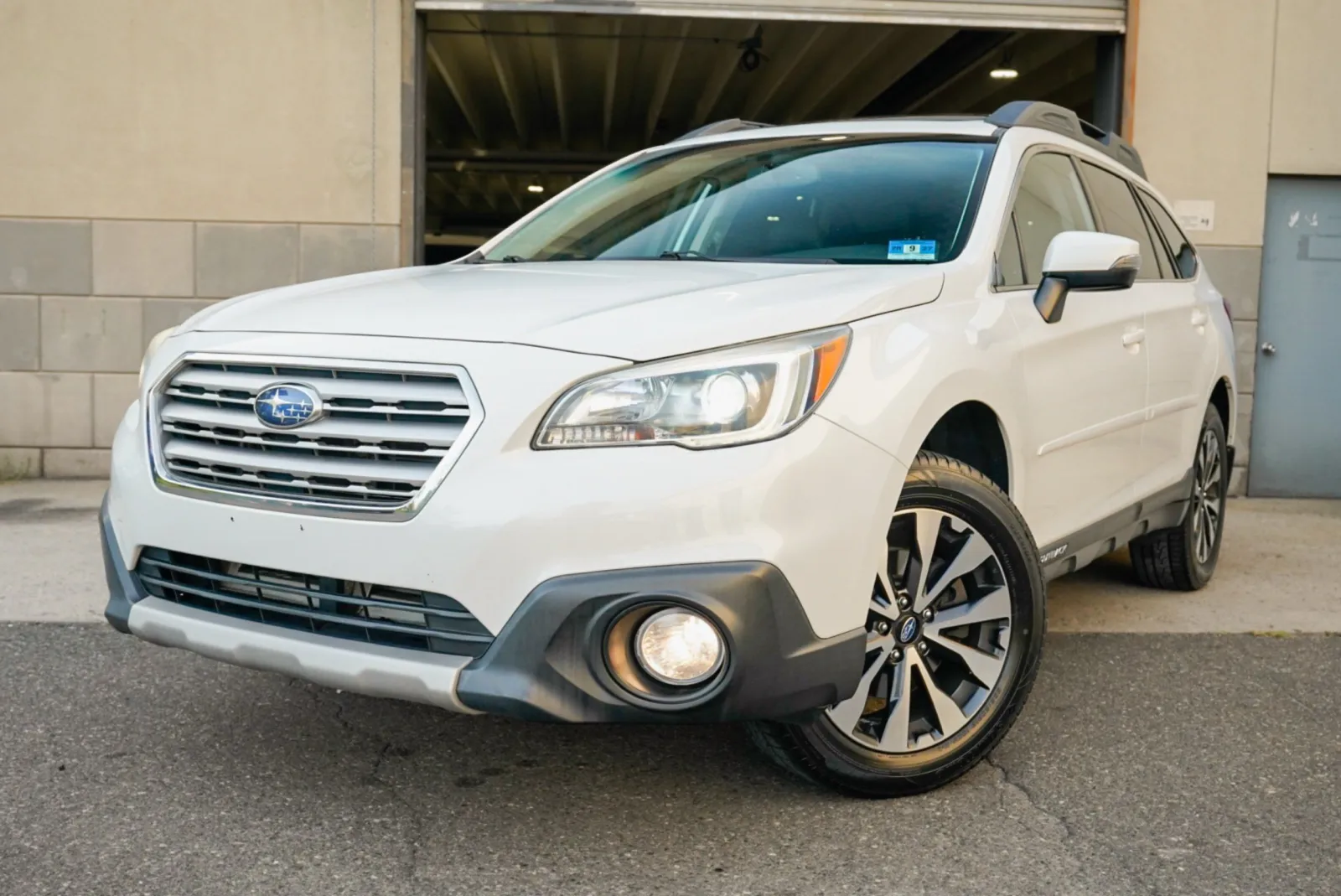 White 2017 Subaru Outback 3.6R Limited for sale in Carlstadt, NJ