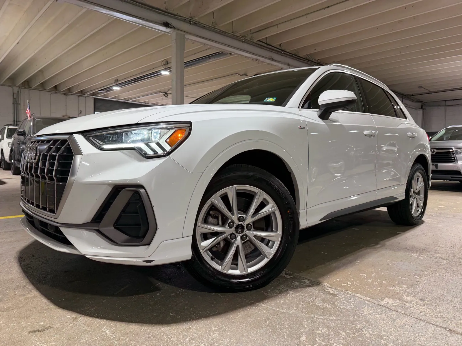 Audi Q3 photo 2