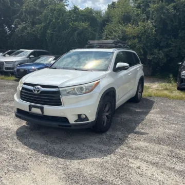 White 2015 Toyota Highlander XLE V6 for sale in Carlstadt, NJ