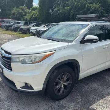 Photos of 2015 Toyota Highlander XLE V6 for sale in Carlstadt, NJ at 101 Motors