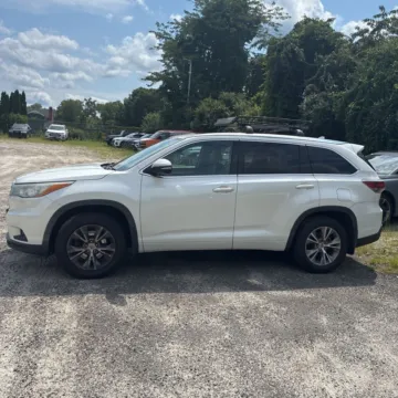 Another view of 2015 Toyota Highlander XLE V6 for sale in Carlstadt, NJ at 101 Motors