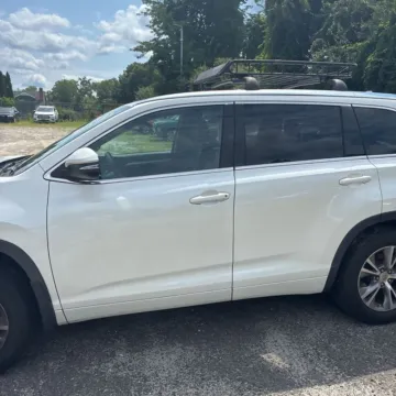 More photos of 2015 Toyota Highlander XLE V6 at 101 Motors, NJ