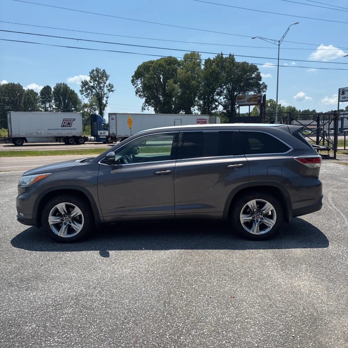 Toyota Highlander photo 3