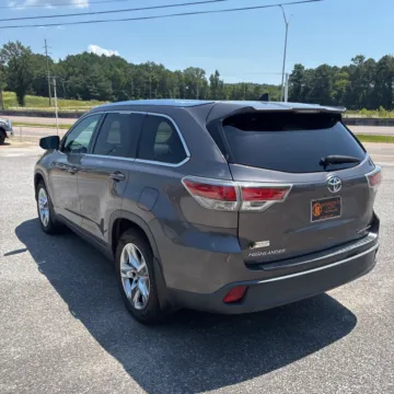 More photos of 2016 Toyota Highlander Limited Platinum V6 at 101 Motors, NJ