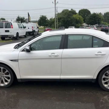 More photos of 2013 Ford Taurus Limited at 101 Motors, NJ
