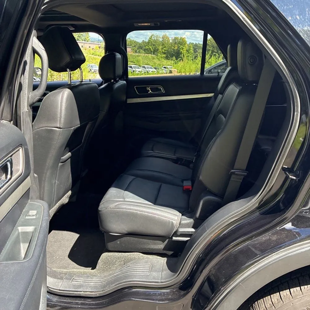 Ford Explorer photo 23