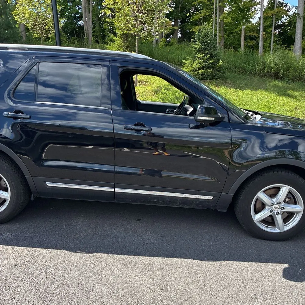 Ford Explorer photo 11