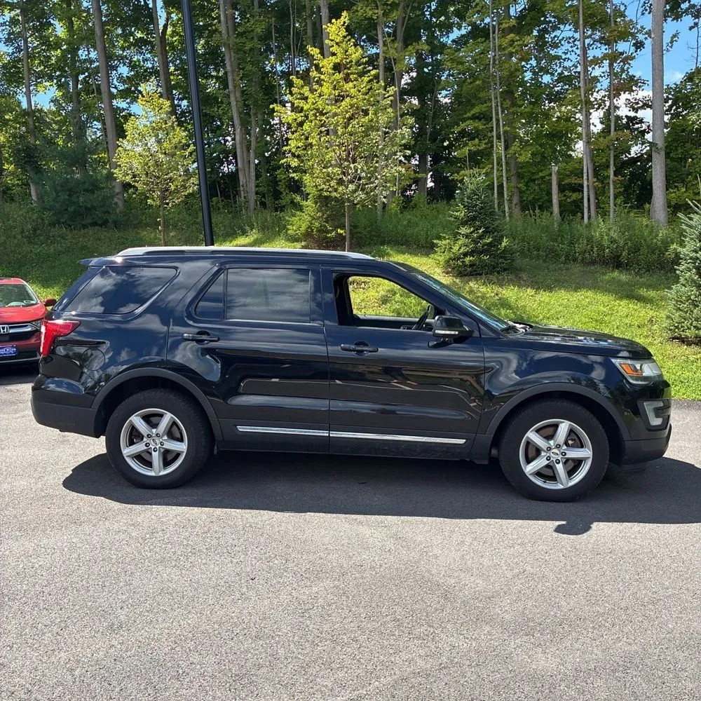 Ford Explorer photo 10