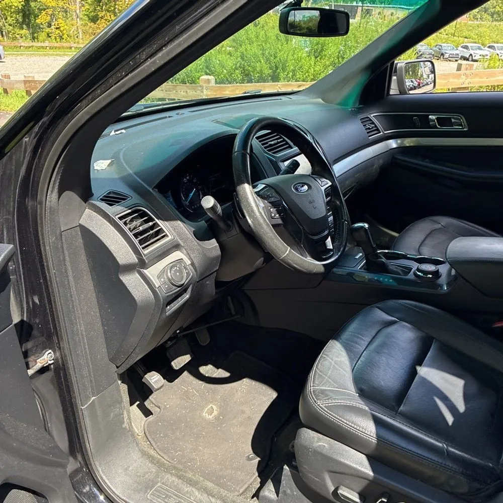 Ford Explorer photo 26