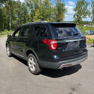 More photos of 2016 Ford Explorer XLT at 101 Motors, NJ