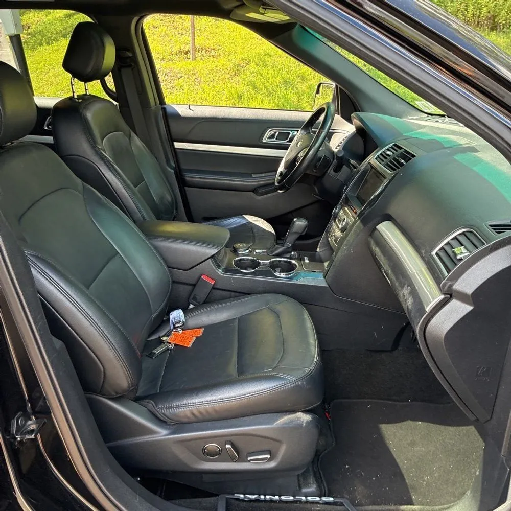 Ford Explorer photo 22