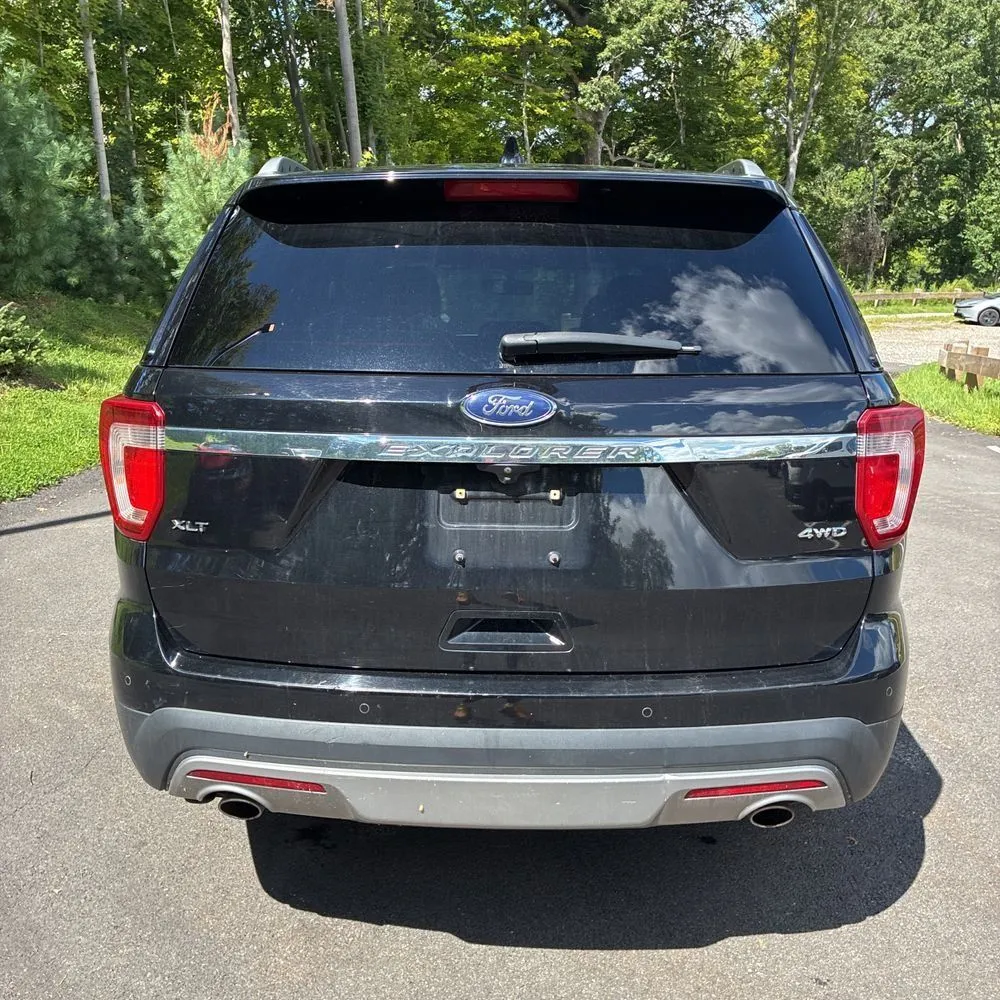 Ford Explorer photo 7