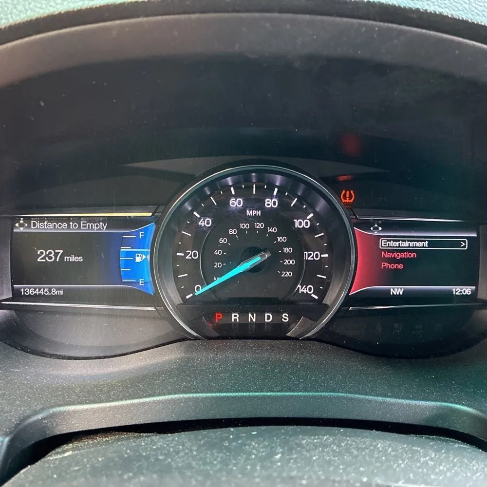 Ford Explorer photo 30