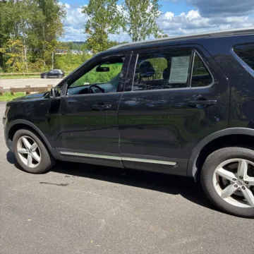 More photos of 2016 Ford Explorer XLT at 101 Motors, NJ
