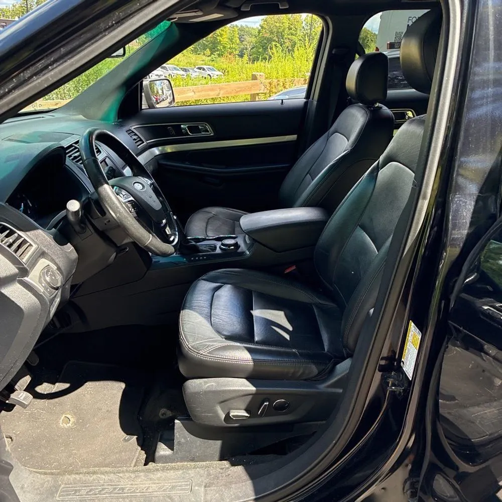 Ford Explorer photo 21