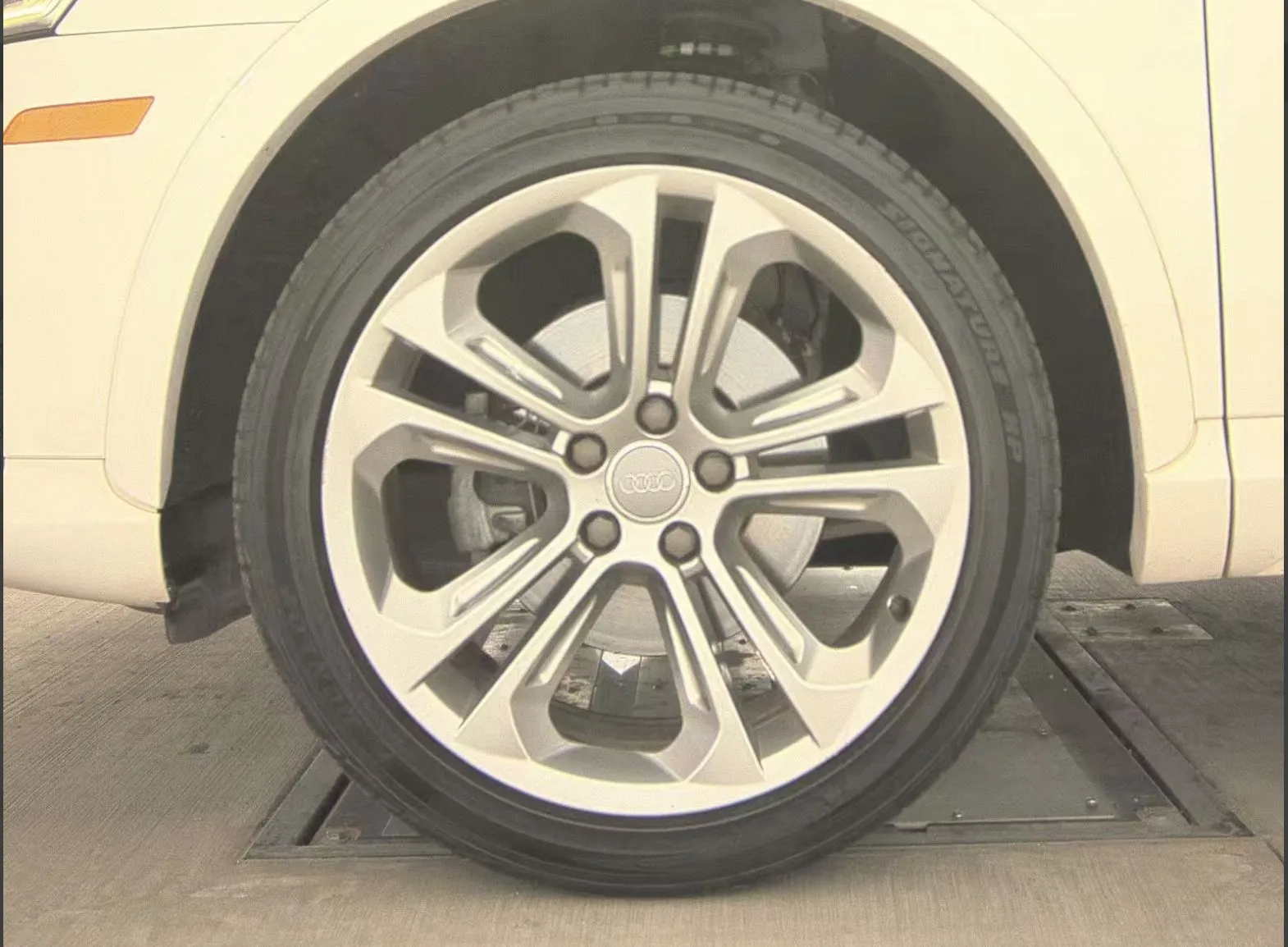 Audi Q3 photo 8