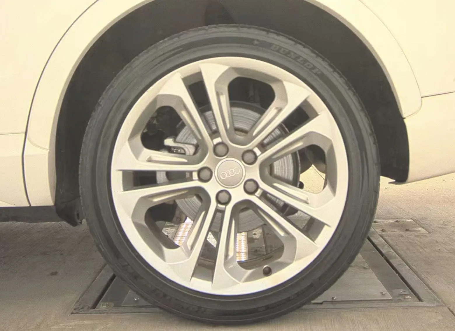 Audi Q3 photo 10