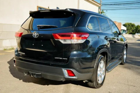 More photos of 2018 Toyota Highlander Limited at 101 Motors, NJ
