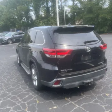 More photos of 2018 Toyota Highlander Limited at 101 Motors, NJ