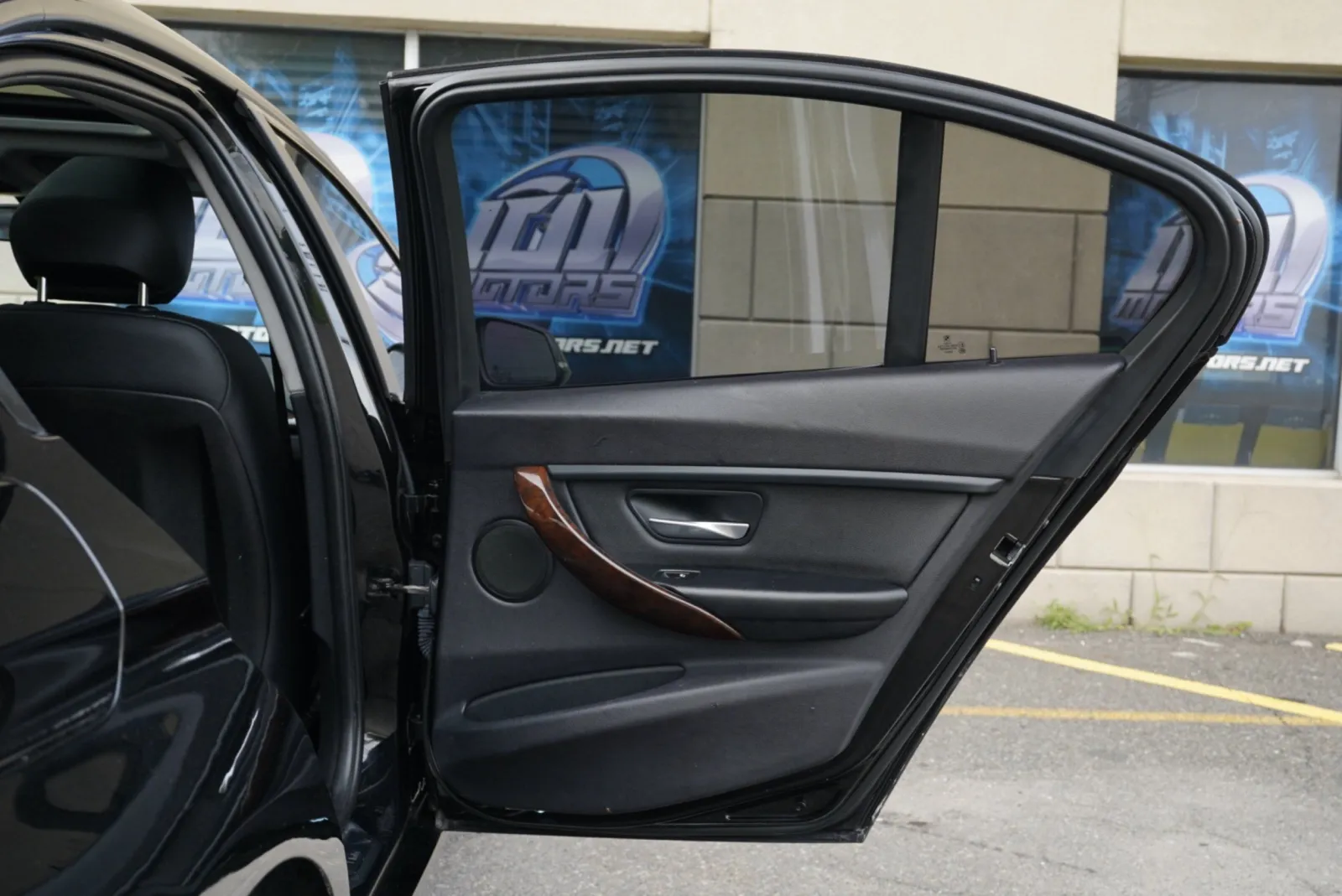 BMW 320i photo 26