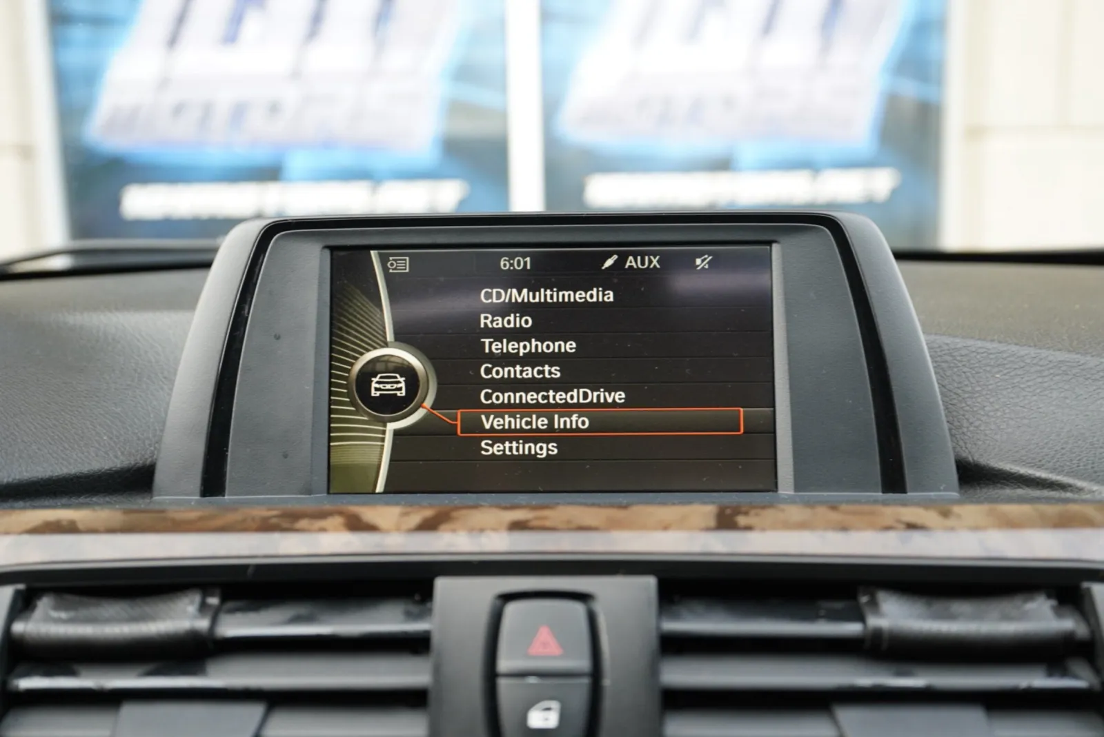 BMW 320i photo 36